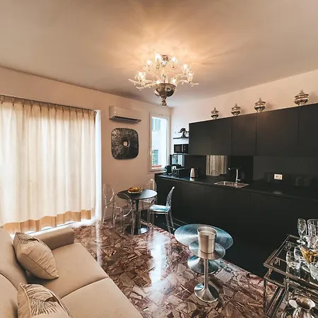 Le Luxury Lagoon شقة