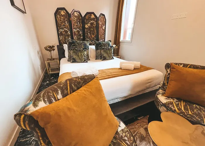 Le Luxury Lagoon 아파트