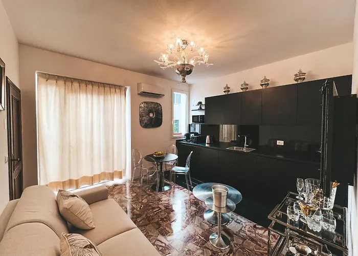 Le Luxury Lagoon 아파트