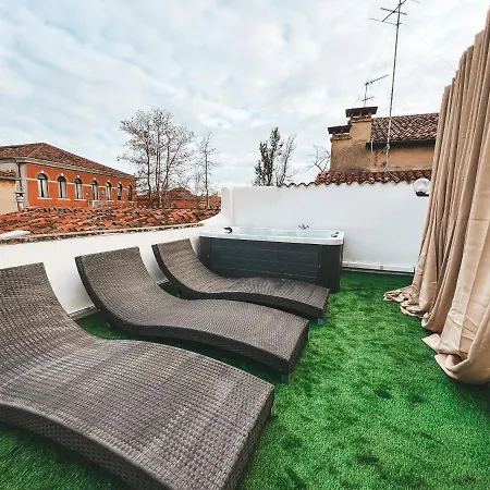 Le Luxury Lagoon *