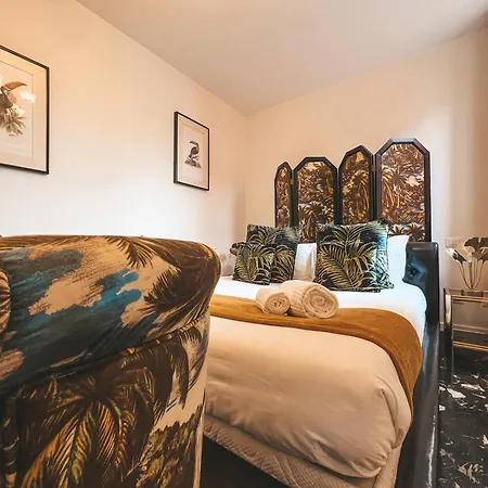 Le Luxury Lagoon Apartment