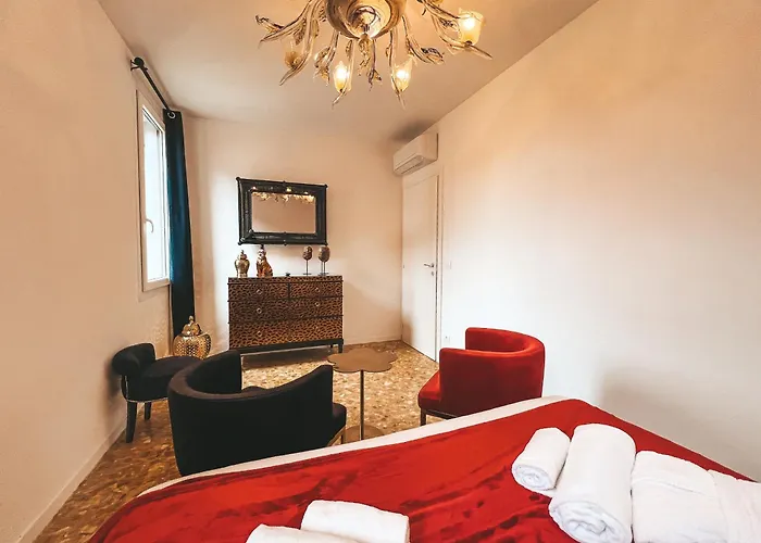 Le Luxury Lagoon *